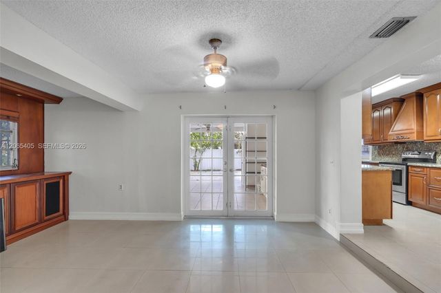 5560 W 6th Avenue, Hialeah, FL 33012