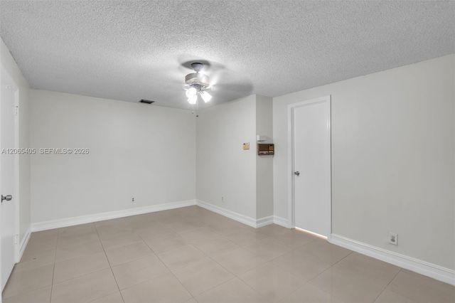 5560 W 6th Avenue, Hialeah, FL 33012