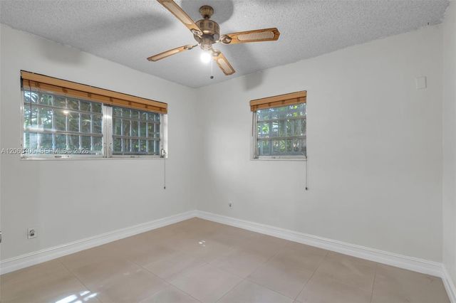 5560 W 6th Avenue, Hialeah, FL 33012