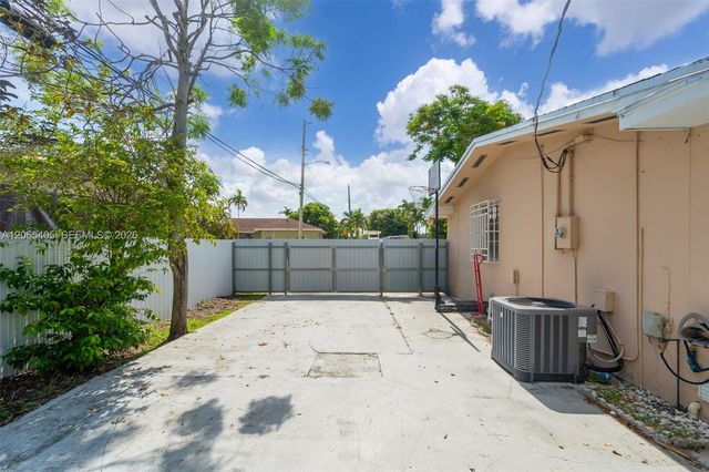 5560 W 6th Avenue, Hialeah, FL 33012