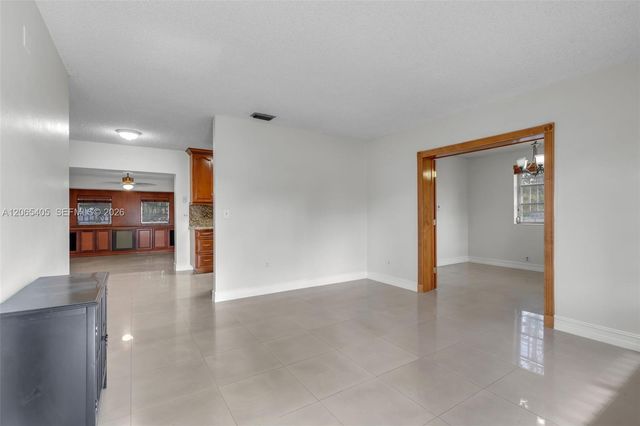 5560 W 6th Avenue, Hialeah, FL 33012