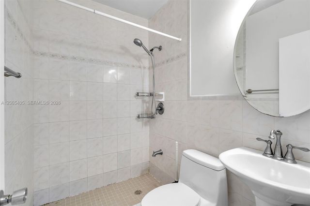 5560 W 6th Avenue, Hialeah, FL 33012