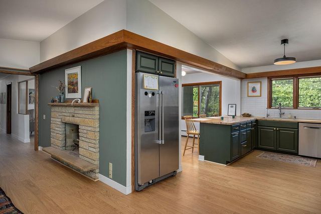 2404 Mayflower Drive, Middleton, WI 53562