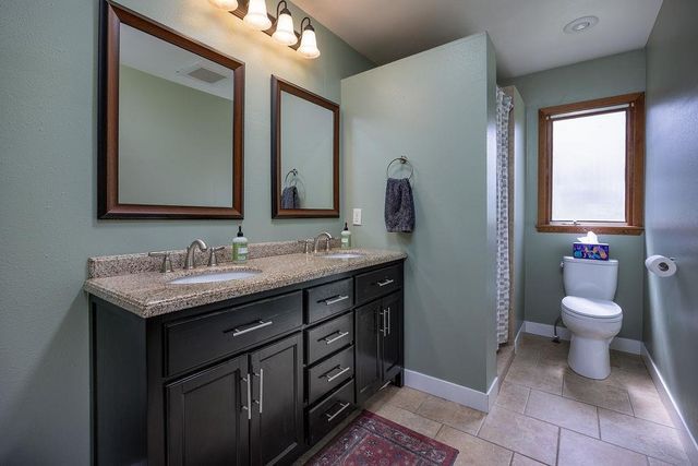 2404 Mayflower Drive, Middleton, WI 53562