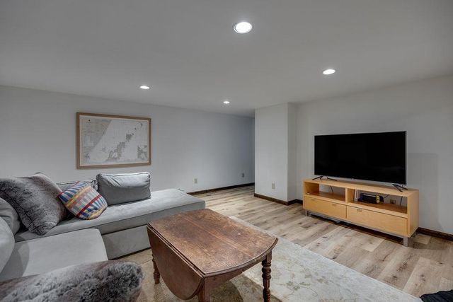 2404 Mayflower Drive, Middleton, WI 53562