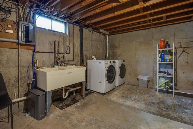 2404 Mayflower Drive, Middleton, WI 53562