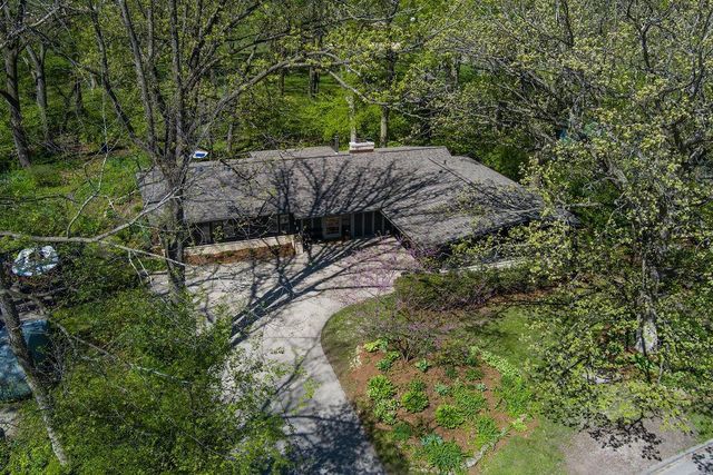 2404 Mayflower Drive, Middleton, WI 53562