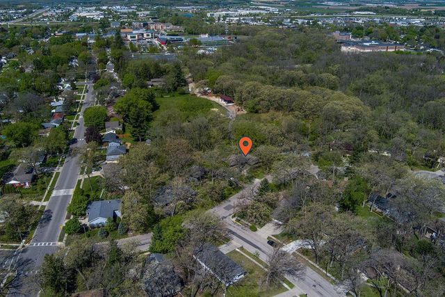 2404 Mayflower Drive, Middleton, WI 53562