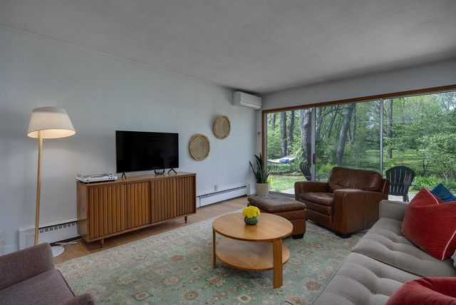 2404 Mayflower Drive, Middleton, WI 53562