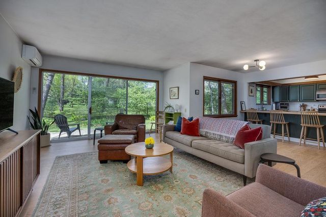 2404 Mayflower Drive, Middleton, WI 53562