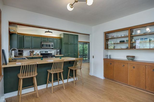 2404 Mayflower Drive, Middleton, WI 53562