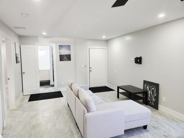 2050 Oleander Boulevard 8-109, Fort Pierce, FL 34950