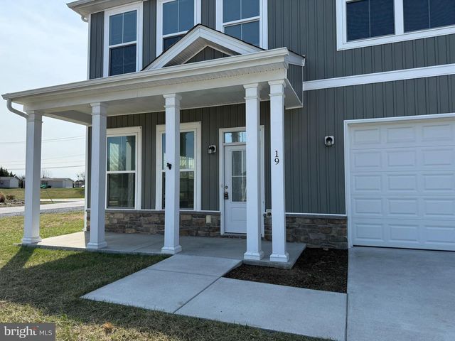 19 BONITA PINE TRL, Martinsburg, WV 25405