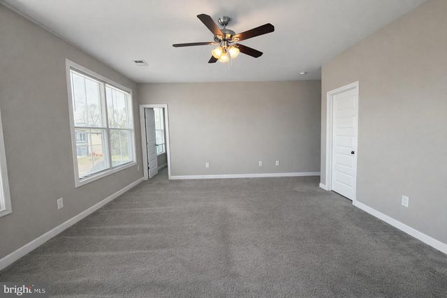 19 BONITA PINE TRL, Martinsburg, WV 25405