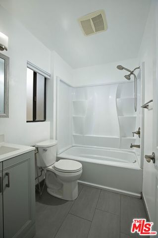 10214 Samoa Avenue 25, Los Angeles, CA 91042