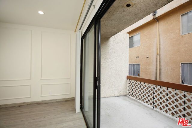 10214 Samoa Avenue 25, Los Angeles, CA 91042