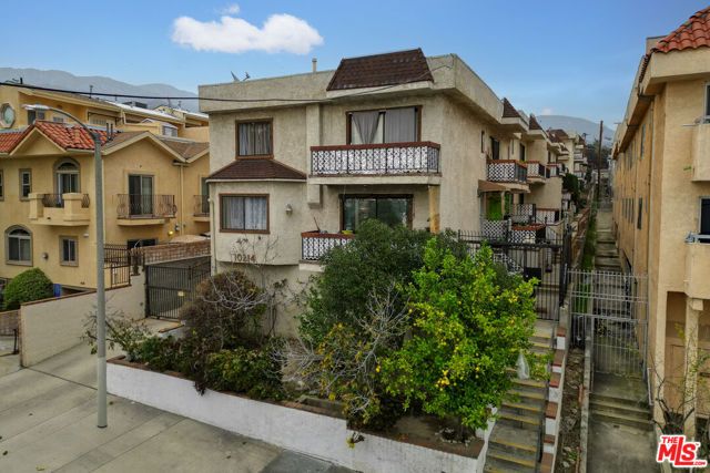 10214 Samoa Avenue 25, Los Angeles, CA 91042