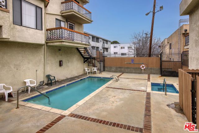 10214 Samoa Avenue 25, Los Angeles, CA 91042