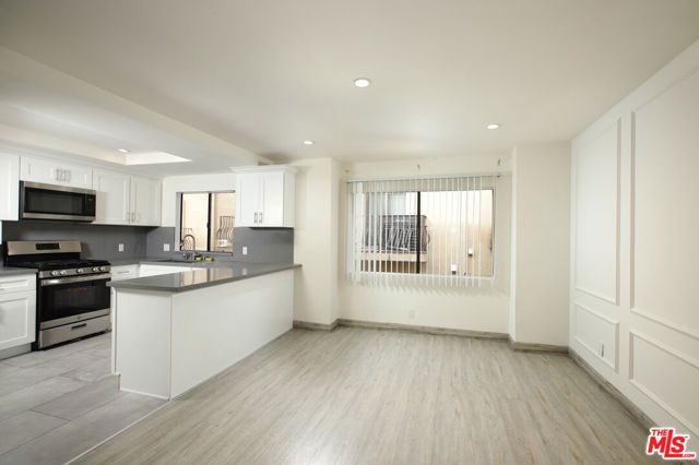 10214 Samoa Avenue 25, Los Angeles, CA 91042