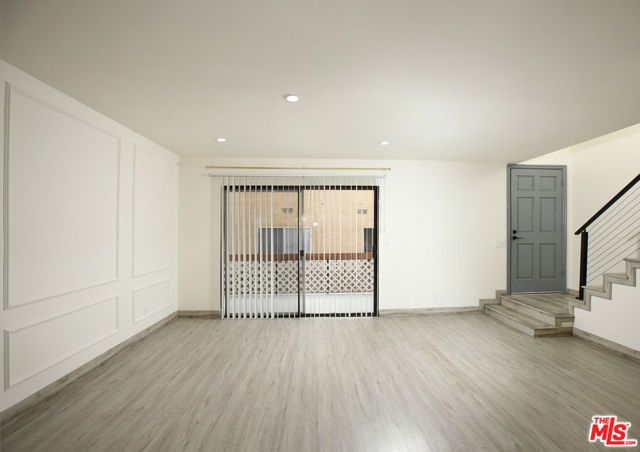 10214 Samoa Avenue 25, Los Angeles, CA 91042