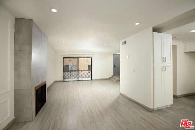 10214 Samoa Avenue 25, Los Angeles, CA 91042