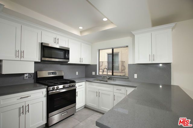 10214 Samoa Avenue 25, Los Angeles, CA 91042