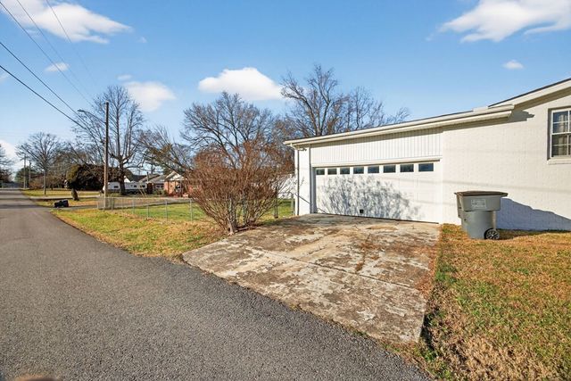 385 Campbell Dr, Cookeville, TN 38501