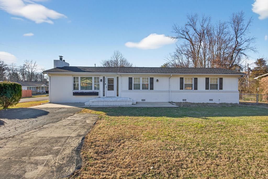 385 Campbell Dr, Cookeville, TN 38501