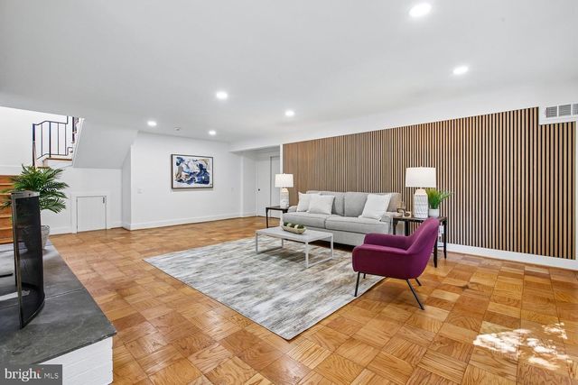 6533 COPA CT, Falls Church, VA 22044