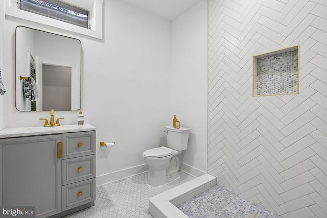6533 COPA CT, Falls Church, VA 22044