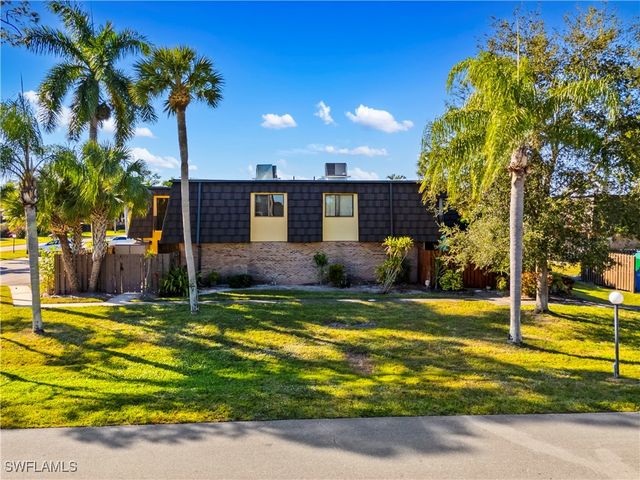 4001 Sandlewood LN 4, Fort Myers, FL 33907