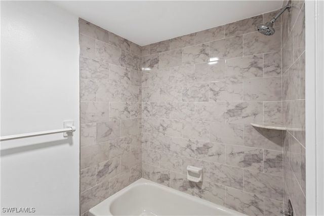 4001 Sandlewood LN 4, Fort Myers, FL 33907