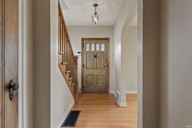 1219 Leeper Avenue, South Bend, IN 46617