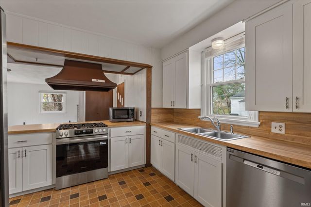 1219 Leeper Avenue, South Bend, IN 46617