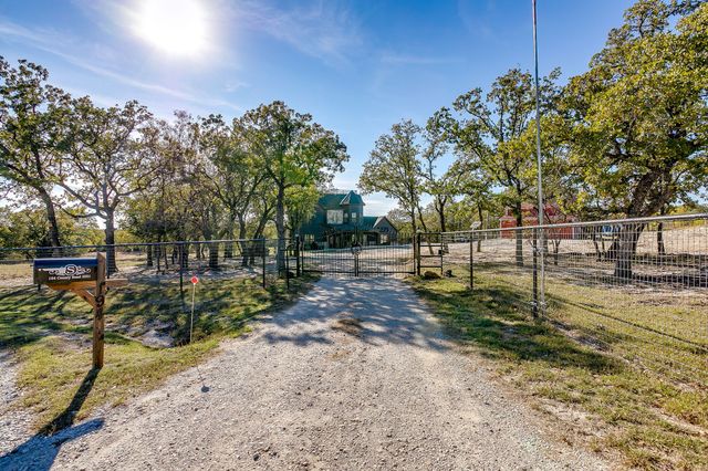 194 County Road 3551, Paradise, TX 76073
