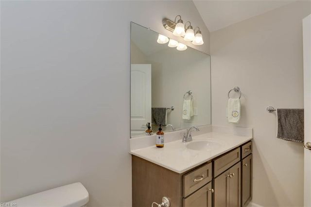 102 Bellflower LN, Suffolk, VA 23435