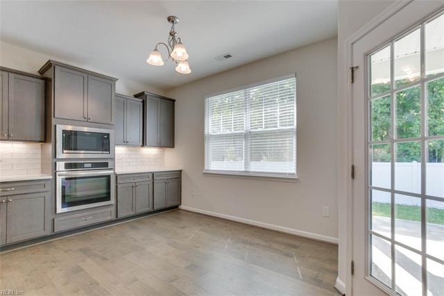 102 Bellflower LN, Suffolk, VA 23435