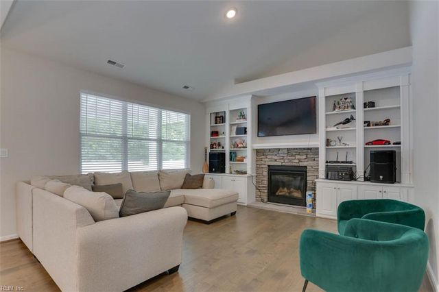 102 Bellflower LN, Suffolk, VA 23435