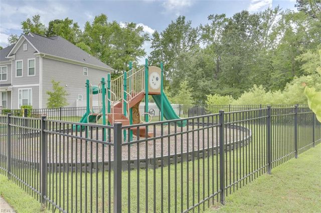 102 Bellflower LN, Suffolk, VA 23435