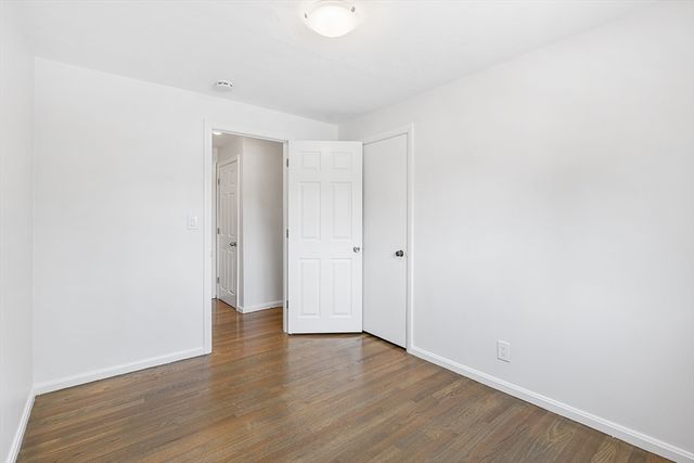 4 June Ln, Newton, MA 02458