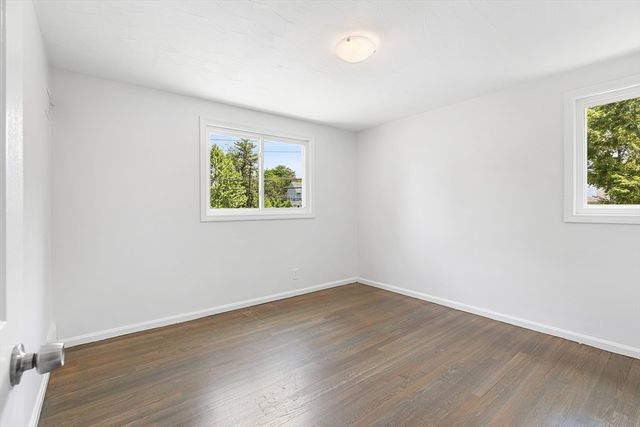 4 June Ln, Newton, MA 02458