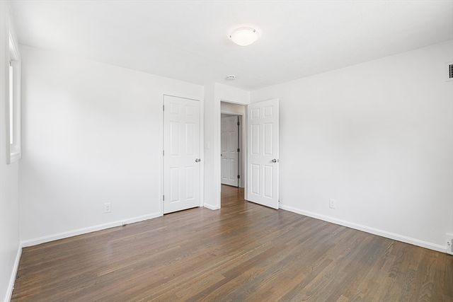 4 June Ln, Newton, MA 02458