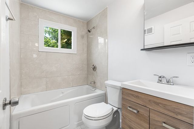 4 June Ln, Newton, MA 02458