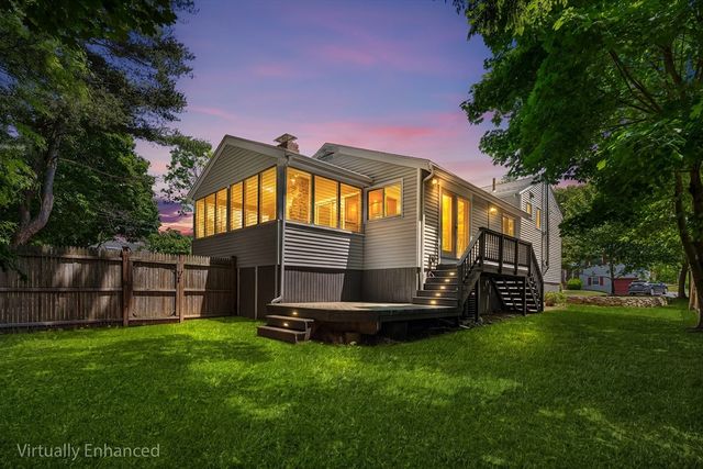 4 June Ln, Newton, MA 02458