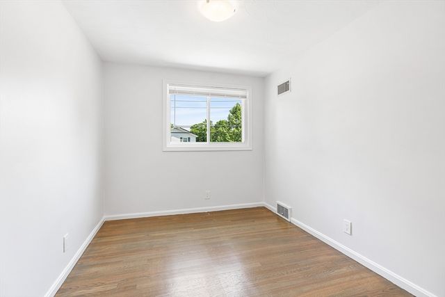 4 June Ln, Newton, MA 02458