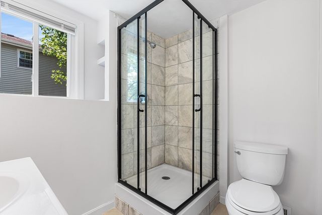 4 June Ln, Newton, MA 02458