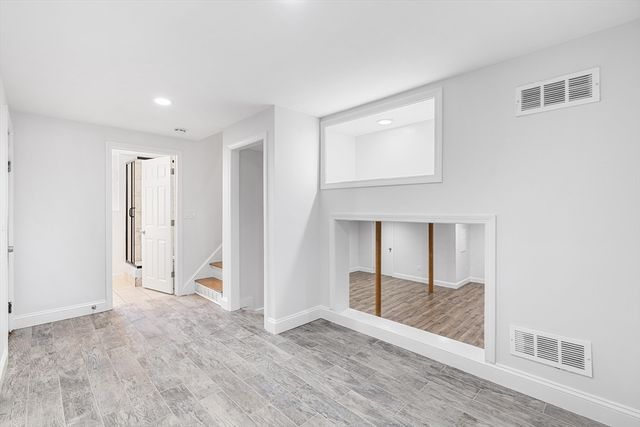 4 June Ln, Newton, MA 02458