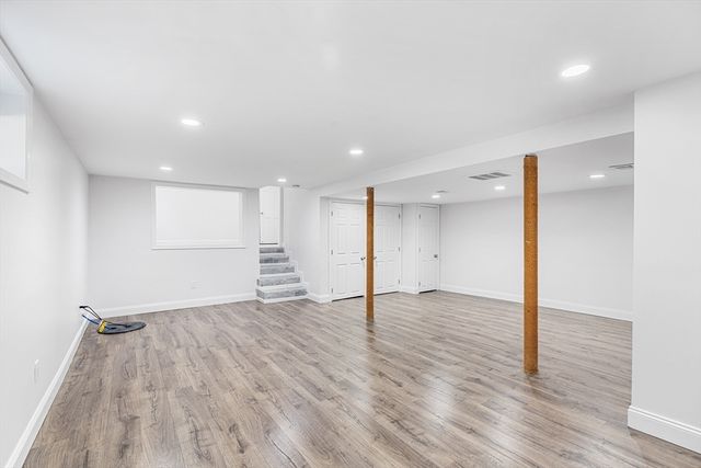 4 June Ln, Newton, MA 02458