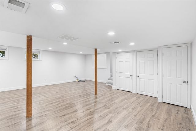 4 June Ln, Newton, MA 02458