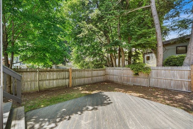 4 June Ln, Newton, MA 02458